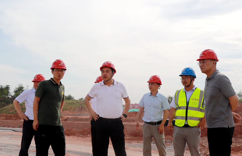 江西省交通投資集團(tuán)黨委委員、副總經(jīng)理李柏殿赴上饒東樞紐互通項(xiàng)目調(diào)研指導(dǎo)工作 (2)