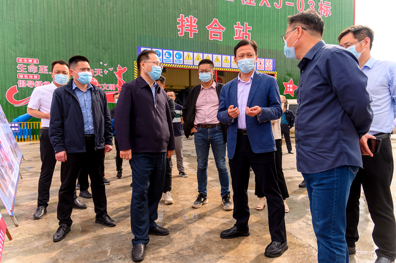 涇縣縣委副書記、縣長許立勛到宣涇高速一期XJ-03標(biāo)項目調(diào)研