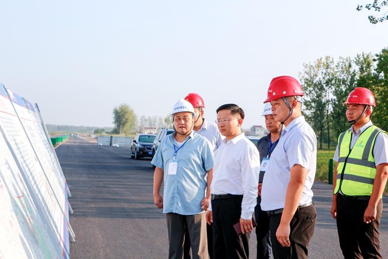 六安市交通運(yùn)輸局黨組書記、局長朱宏赴S244-03標(biāo)調(diào)研指導(dǎo)工作 (2)